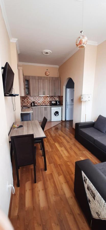 Apartment On Aleksandr Pushkin Street 트빌리시 외부 사진