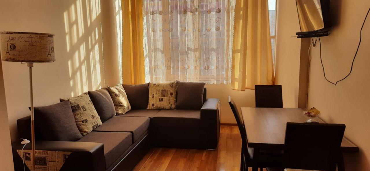 Apartment On Aleksandr Pushkin Street 트빌리시 외부 사진
