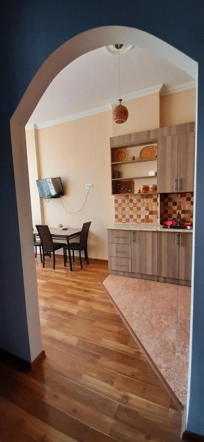 Apartment On Aleksandr Pushkin Street 트빌리시 외부 사진