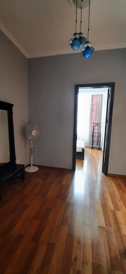 Apartment On Aleksandr Pushkin Street 트빌리시 외부 사진