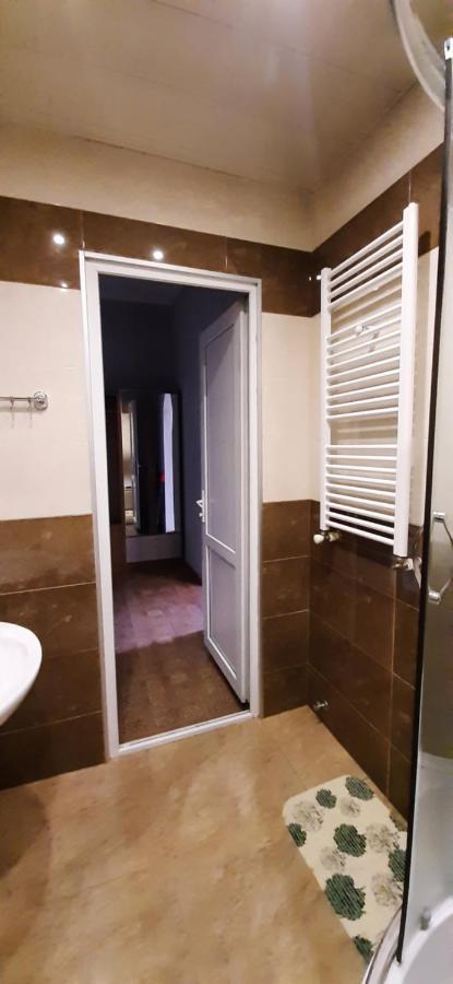 Apartment On Aleksandr Pushkin Street 트빌리시 외부 사진