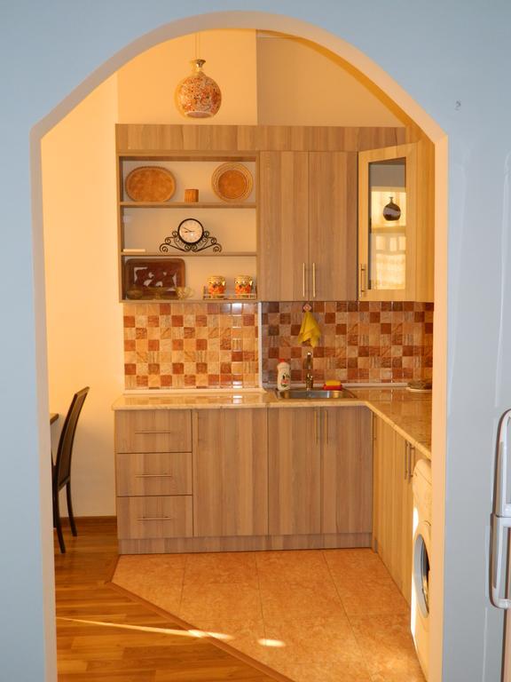 Apartment On Aleksandr Pushkin Street 트빌리시 외부 사진